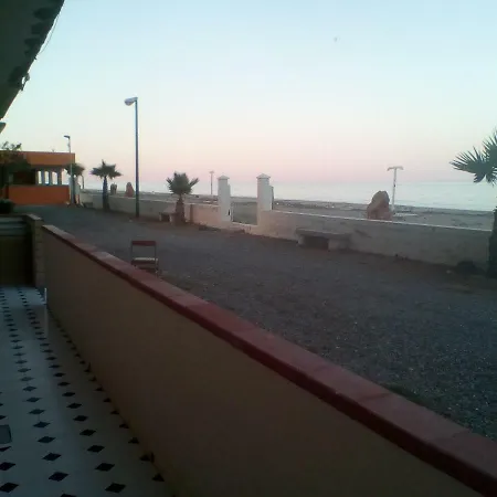 Trilocale Piano Terra Direttamente Sulla Spiaggia Casa vacanze *